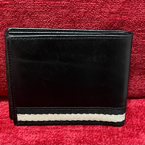 GUCCI AUTHENTIC UNISEX LEATHER BIFOLD WITH DECORATIVE STRIPE. EUC. - Picture 2 of 8